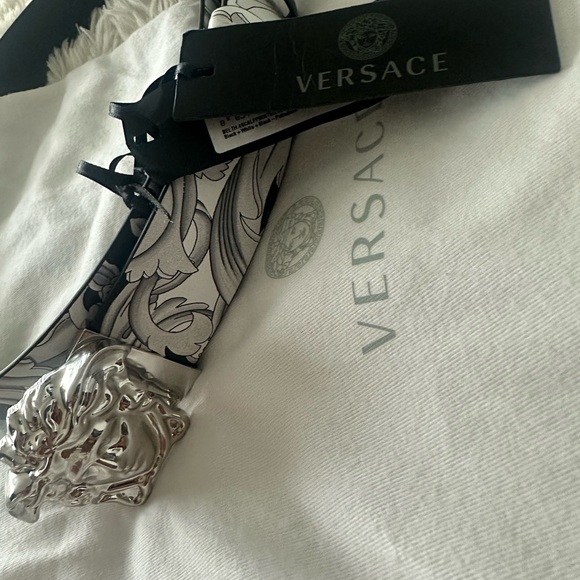 Versace Medusa Reversible Belt - Picture 8 of 8